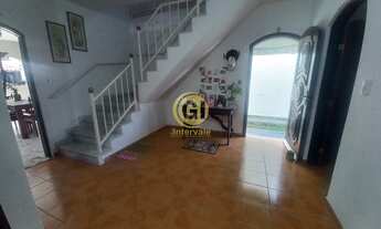 Imagem 7: Imóvel ideal para famílias grandes ou investidores! Localizado em terreno amplo de 350 m²