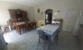 Imagem 3: Imóvel ideal para famílias grandes ou investidores! Localizado em terreno amplo de 350 m²