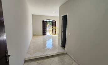 Imagem 3: Este belíssimo sobrado de 3 pavimentos com 260m² está localizado no Residencial União, em