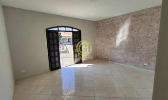 Imagem 4: Este belíssimo sobrado de 3 pavimentos com 260m² está localizado no Residencial União, em