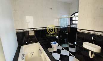 Imagem 7: Este belíssimo sobrado de 3 pavimentos com 260m² está localizado no Residencial União, em