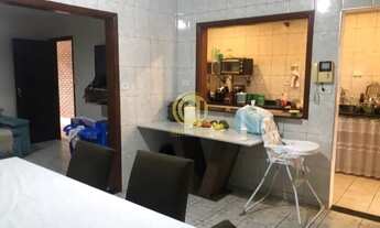 Imagem 2: Casa de 3 Quartos sendo 1 suite no Centro de Jacarei com excelente localização