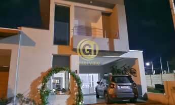 Imagem 5: Linda casa com piscina privativa, ideal para quem busca conforto e lazer. A casa oferece 2