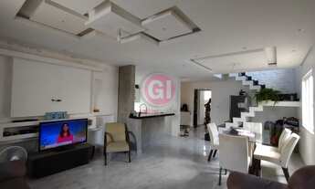 Imagem 5: Lindo sobrado com piscina e 4 quartos sendo uma suite e 4 banheiros e 2 salas 1 sala de ja