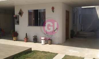 Imagem 2: Lindo sobrado com piscina e 4 quartos sendo uma suite e 4 banheiros e 2 salas 1 sala de ja