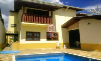 Imagem: AMPLA CASA COM PISCINA E CHURRASQUEIRA NO