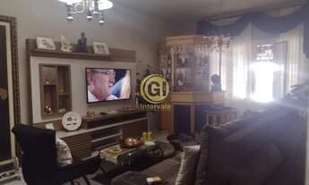 Imagem 4: Imperdível Casa à Venda em Jacareí-SP, Bairro Parque Santo Antônio: 2 Quartos, 1 Suíte, 2