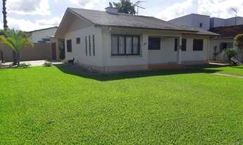 Imagem: VENDA - CASA COM 3 DORMITÓRIOS NO BAIRRO