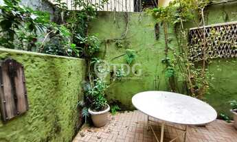 Imagem 2: Laranjeiras, apartamento tipo casa com quintal