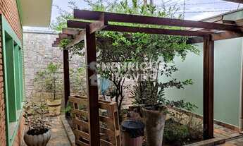 Imagem 2: 4 dormitórios, 1 suítes, 2 banheiro, 3 vagas na garagem, 160M² de Área Construída