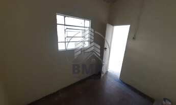 Imagem 2: Vendo casa no Centro, área=87 m², terreno=180 m², 2 dorm, wc c/ box, quintal c/churrasquei