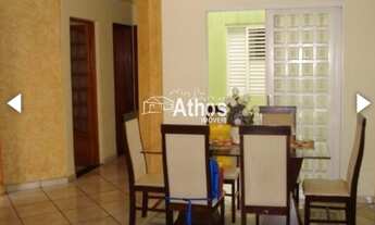 Imagem: Casa Com 3 Quartos e 3 Banheiros à Venda