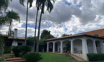 Imagem 2: CHÁCARA COM 4 SUÍTES, LAVABO, SALAS DE ESTAR, DE JANTAR, DE ALMOÇO, DE LAREIRA, DE BAR/CAR