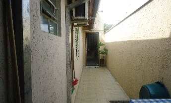 Imagem 2: Casa térrea, A/T 215,00 m², com A/C 191,25 m², tendo 3 dormitórios sendo uma suíte, sala d