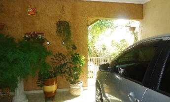 Imagem 5: Casa térrea, A/T 215,00 m², com A/C 191,25 m², tendo 3 dormitórios sendo uma suíte, sala d