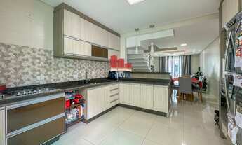 Imagem 5: Sobrado triplex à venda em condomínio fechado no bairro Pinheirinho