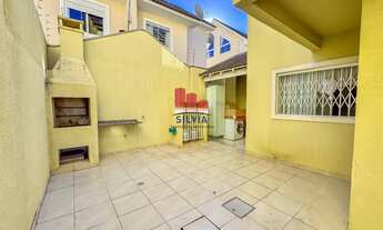 Imagem 2: Maravilhoso sobrado mobiliado com 3 quartos sendo 1 suíte, 3 vagas à 800mm do terminal do