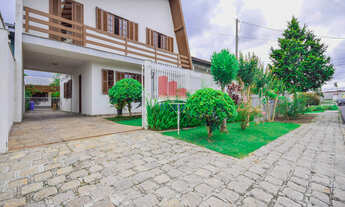 Imagem: Sobrado de 420 m² totais, com amplo quintal