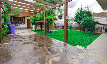 Imagem 4: Sobrado de 420 m² totais, com amplo quintal e edícula - Capão Raso