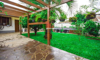 Imagem 2: Sobrado de 420 m² totais, com amplo quintal e edícula - Capão Raso