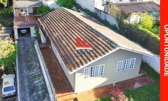 Imagem: Casa com quintal e amplo terreno no bairro