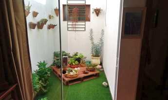 Imagem 5: O imóvel possui. sala com uma charmosa área de luz, cozinha espaçosa, clara e arejada, lav