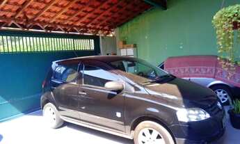 Imagem 2: O imóvel possui. sala com uma charmosa área de luz, cozinha espaçosa, clara e arejada, lav