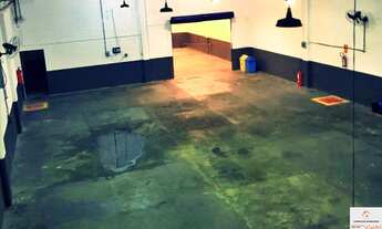 Imagem 4: Com um terreno amplo de 562 m² e uma área construída de 422,80 m², esta propriedade é o es