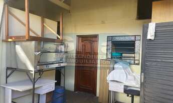 Imagem 3: Imóvel com ampla área frontal para 10 carros