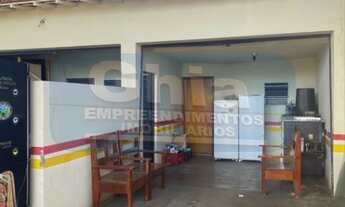 Imagem 5: Imóvel com ampla área frontal para 10 carros