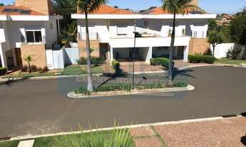 Imagem 3: Casa em condomínio fechado no Gramado com 4 suítes com terraço, home office, sala de janta