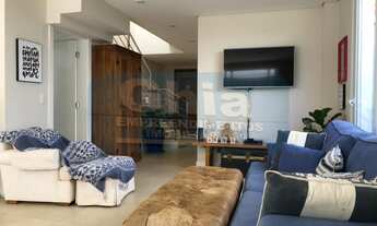 Imagem 5: Casa em condomínio fechado no Gramado com 4 suítes com terraço, home office, sala de janta