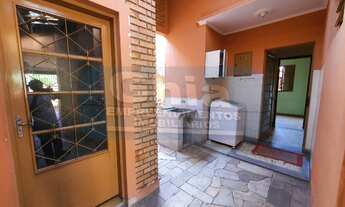 Imagem 3: EXCELENTE IMÓVEL EM AVENIDA LARGA COM CANTEIRO CENTRAL BASTANTE MOVIMENTADA, COM CASA PRI