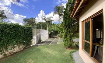 Imagem 5: Localizada em Bolsão FECHADO com portaria 24h. Linda casa contemporânea, integrada e com ó
