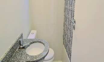 Imagem 4: Imóvel confortável, com entrada lateral, em condomínio charmoso com área de lazer bacana