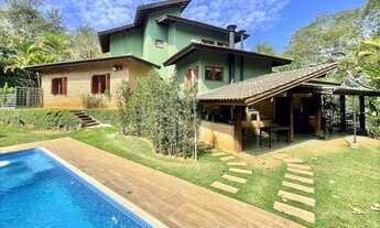 Imagem: Linda casa rústica integrada e avarandada