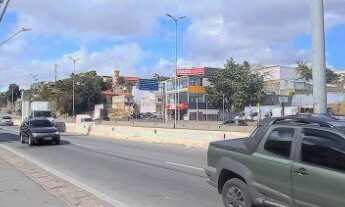 Imagem 2: Ampla loja comercial localizada em centro comercial com acesso pela local da Raposo Tavare