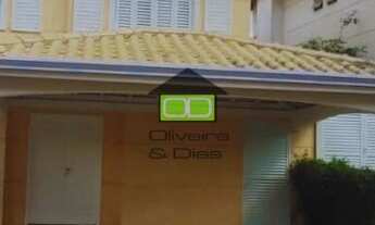 Imagem: Casa impecável em condomínio com acesso