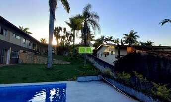 Imagem 3: Casa térrea com vista deslumbrante para a natureza. Localizada em um charmoso condomínio p