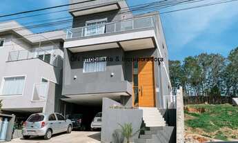 Imagem 2: Apaixonante imóvel em condomínio fechado!! Living para 3 ambientes integrados à cozinha! C