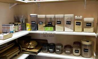 Imagem 6: Linda casa em estilo rústico localizada em fim de rua em excelente condomínio cercado de m