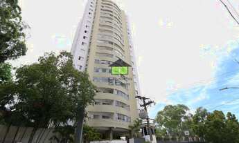 Imagem: O apartamento fica em andar alto, com uma