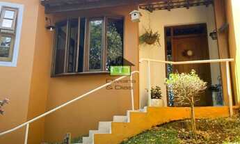 Imagem 1: Linda casa em estilo rústico localizada em fim de rua em excelente condomínio cercado de m