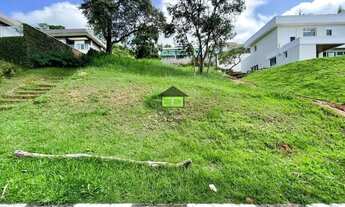 Imagem 3: LINDO Lote com aclive, com platô na parte alta e vista para o verde