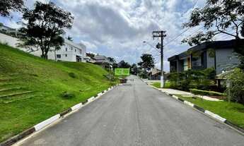 Imagem 7: LINDO Lote com aclive, com platô na parte alta e vista para o verde