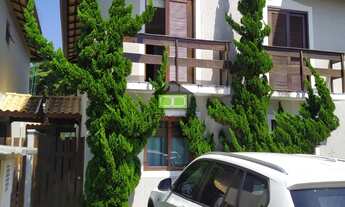 Imagem: Casa semi-geminada para locação em condomínio