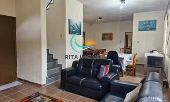 Imagem 2: Incrível casa conta com 3 quartos, sendo todos suítes, garantindo total privacidade e conf