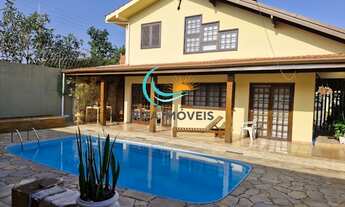 Imagem: Sobrado com piscina em condomínio fechado