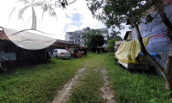 Imagem 2: Terreno plano e limpo no Maitinga 300 metros de distancia da praia com edícula nos fundos