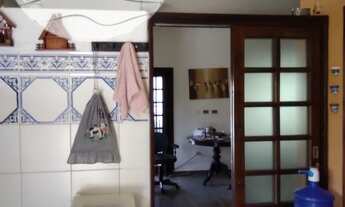 Imagem 5: Sobrado localizado a apenas 70 metros da praia de águas calmas do bairro do Indaiá